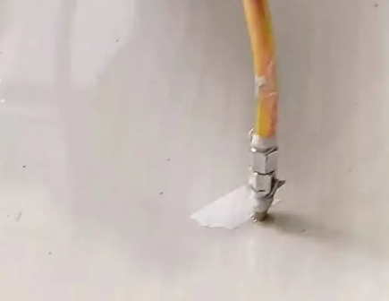 玉泉瓷砖空鼓维修公司专业解答在瓷砖铺贴过程中，如果使用的砂料过粗（如全部使用了粗砂），可能会导致以下问题